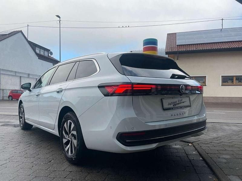 Gebraucht VW Passat Business 150 PS (110 kW) 2025 Pure white Kombi