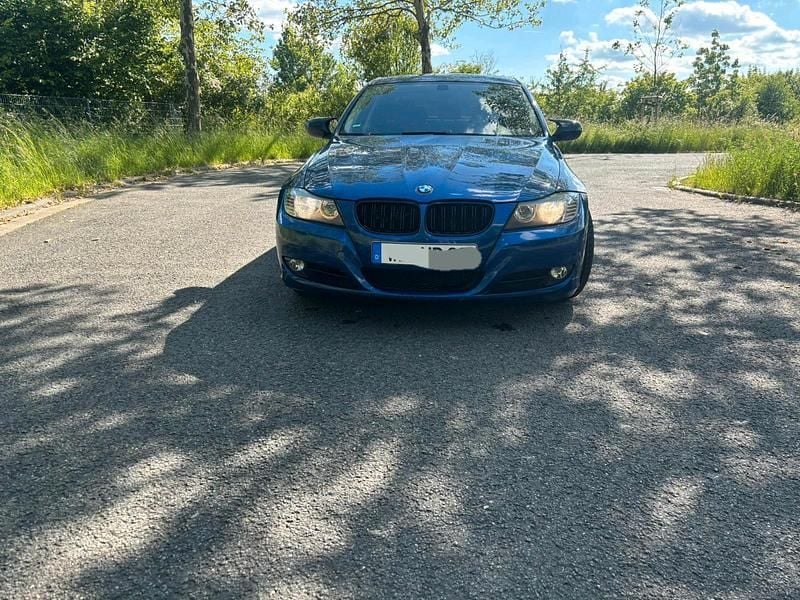 Blau Gebraucht 2008 BMW 318 Limousine | 4.550 € - Bild 1/4