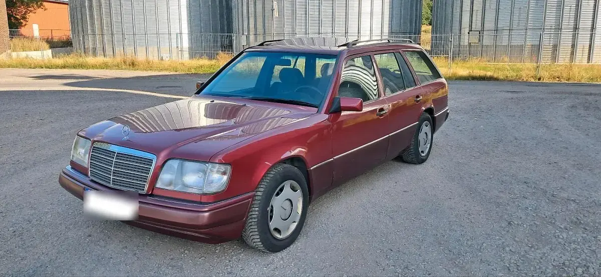 Gebraucht Mercedes E200 136 PS (100 kW) 1994 Rot Kombi