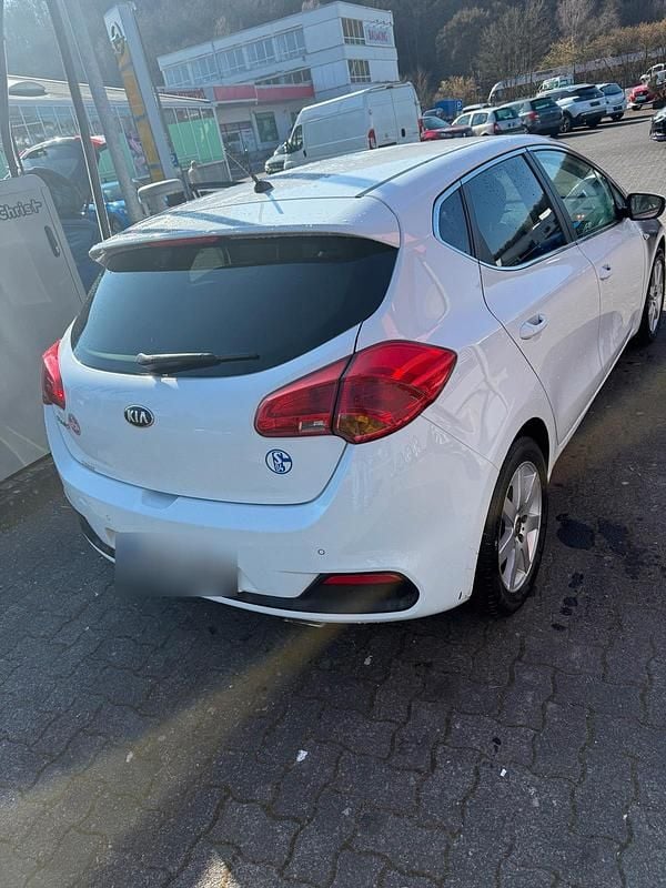 Gebraucht Kia Ceed 99 PS (72 kW) 2014 Weiß Kleinwagen