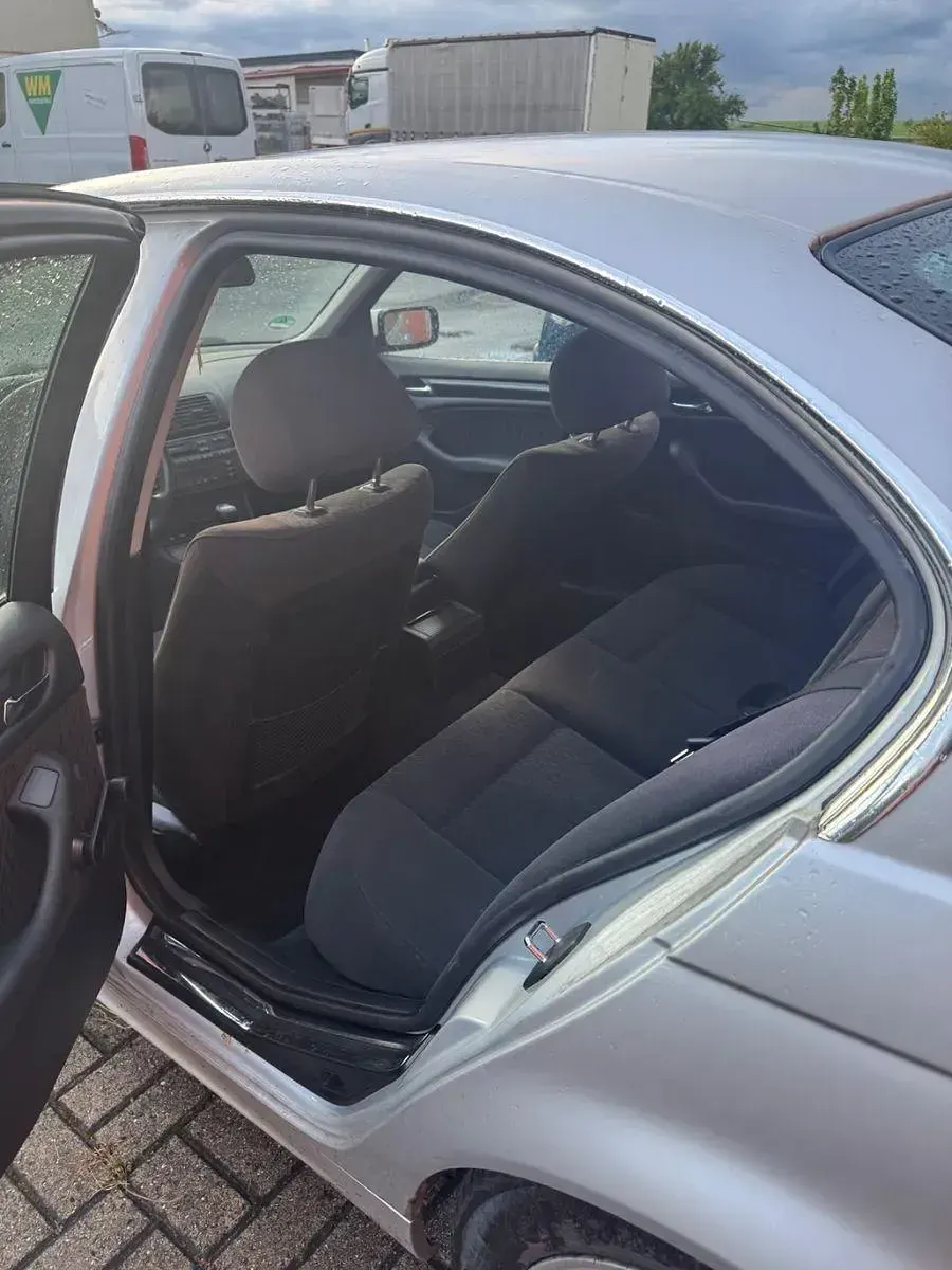 Gebraucht BMW 320 Basis 150 PS (110 kW) 2000 Silber Limousine