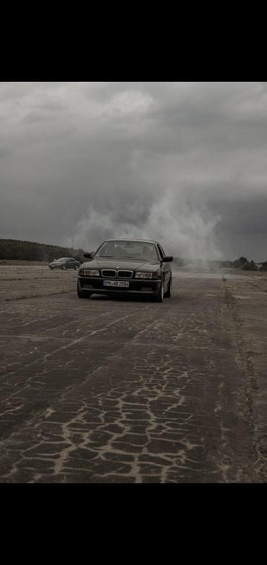 Schwarz Gebraucht 1998 BMW 740 Basis Limousine | 16.990 € - Bild 1/4