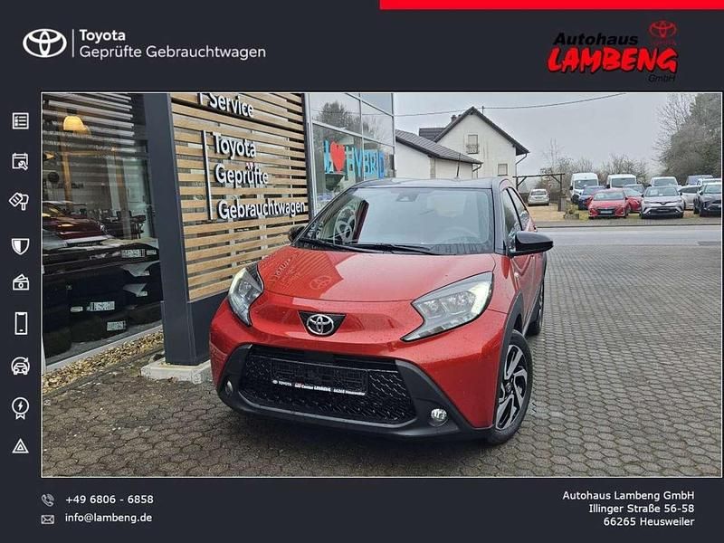 Chili red perleffekt/dach myst Neu 2025 Toyota Aygo Kleinwagen | 19.990 € - Bild 1/4