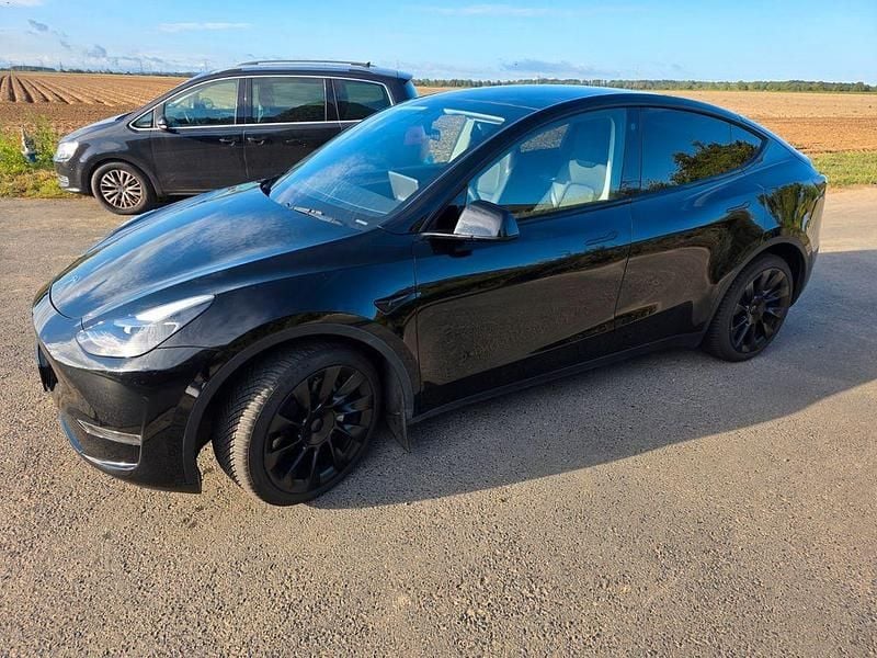 Schwarz Gebraucht 2024 Tesla Model Y SUV | 37.000 € (Guter Preis) - Bild 1/4