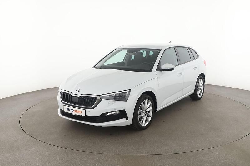 Weiß Gebraucht 2023 Skoda Scala Tour Kleinwagen | 20.420 € (Guter Preis) - Bild 1/3