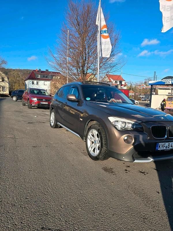 Braun Gebraucht 2011 BMW X1 SUV | 8.000 € (Fairer Preis) - Bild 1/4