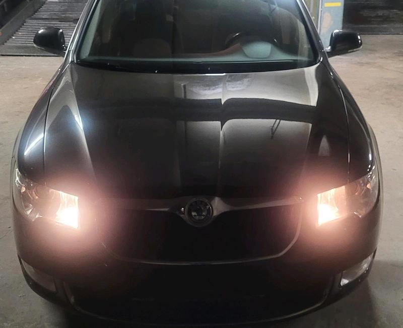 Braun Gebraucht 2010 Skoda Superb Limousine | 4.500 € (Fairer Preis) - Bild 1/4