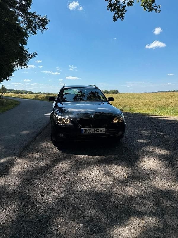 Schwarz Gebraucht 2009 BMW 520 Kombi | 3.400 € (Superpreis) - Bild 1/4