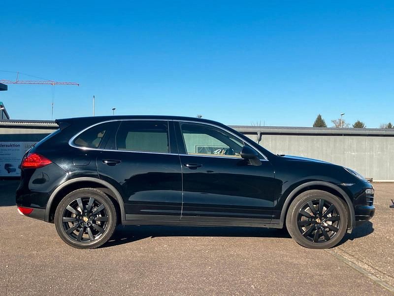 Second-hand Porsche Cayenne 300 CP (220 kW) 2010 Negru SUV