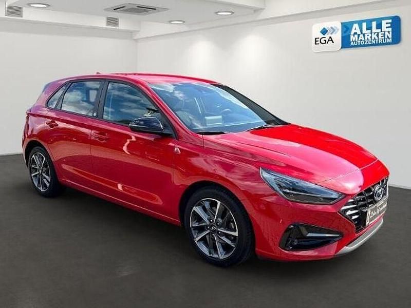 Rot Gebraucht 2022 Hyundai i30 Edition 30+ Limousine | 17.900 € (Fairer Preis) - Bild 1/4