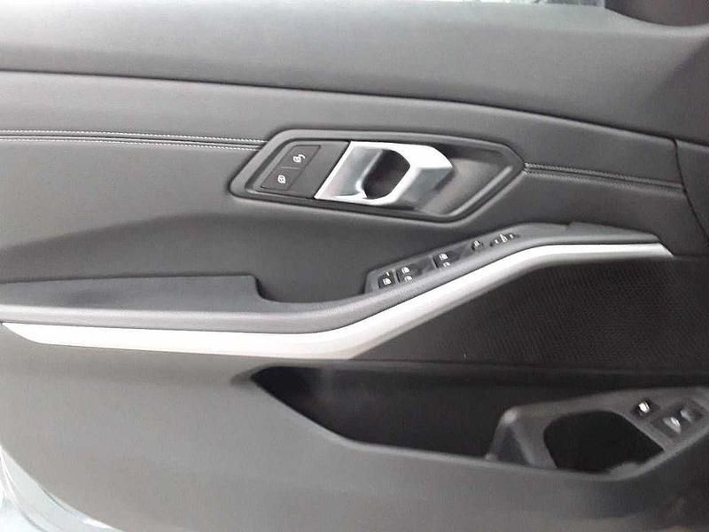 Gebraucht BMW 330 Advantage 184 PS (135 kW) 2021 Blue ridge mountain metallic Kombi