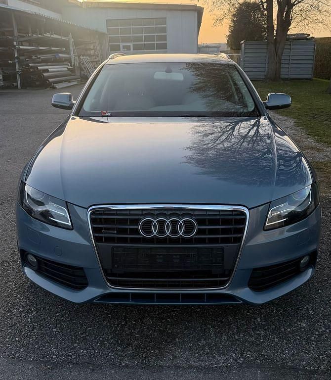 Gebraucht Audi A4 Ambiente 160 PS (117 kW) 2011 Blau Kombi