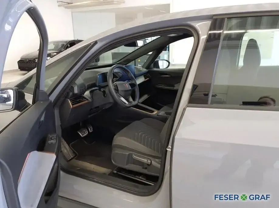 Używany Cupra Born 150 kW (204 KM) 2024 Szary Hatchback