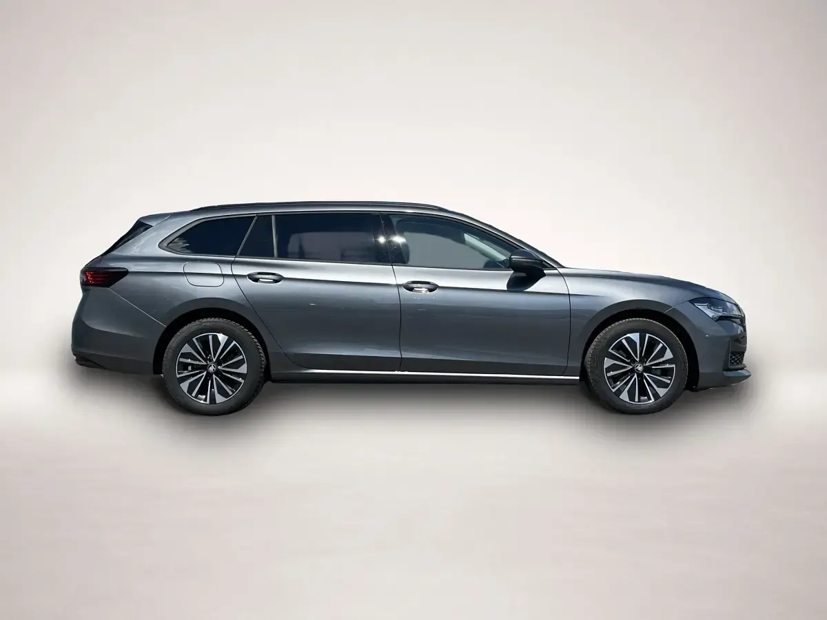 Gebraucht Skoda Superb Selection 150 PS (110 kW) 2025 Grau Kombi