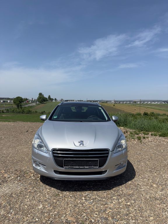 Grau Gebraucht 2013 Peugeot 508 Active Kombi | 5.200 € (Fairer Preis) - Bild 1/4