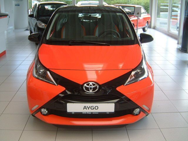 Gebraucht Toyota Aygo X-cite 69 PS (50 kW) 2014 Orange metallic Kleinwagen