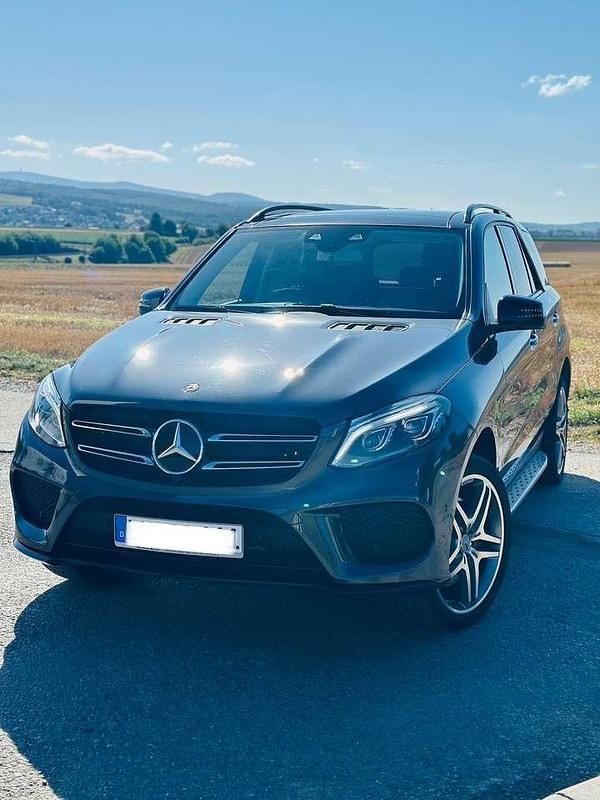 Grau Gebraucht 2015 Mercedes GLE500 SUV | 34.999 € (Fairer Preis) - Bild 1/4