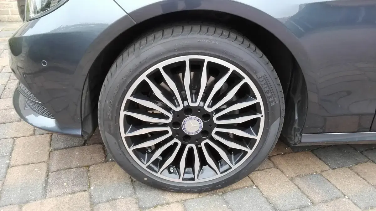 Gebraucht Mercedes E220 Edition 170 PS (125 kW) 2016 Grau Kombi
