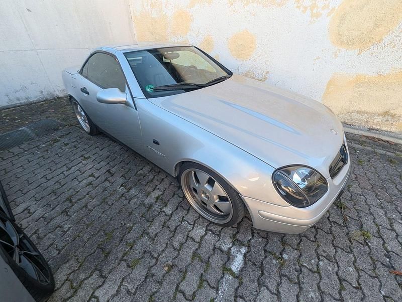 Gebraucht Mercedes SLK230 193 PS (141 kW) 1996 Silber Cabrio