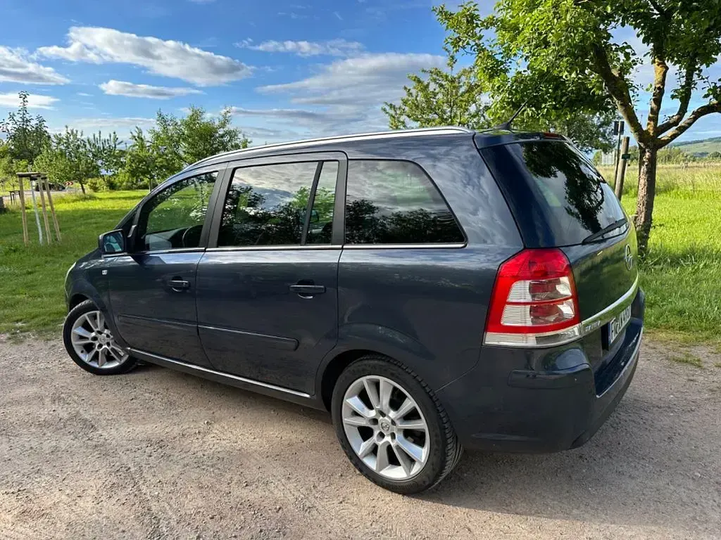Gebraucht Opel Zafira Edition 150 PS (110 kW) 2010 Grau Van / Kleinbus