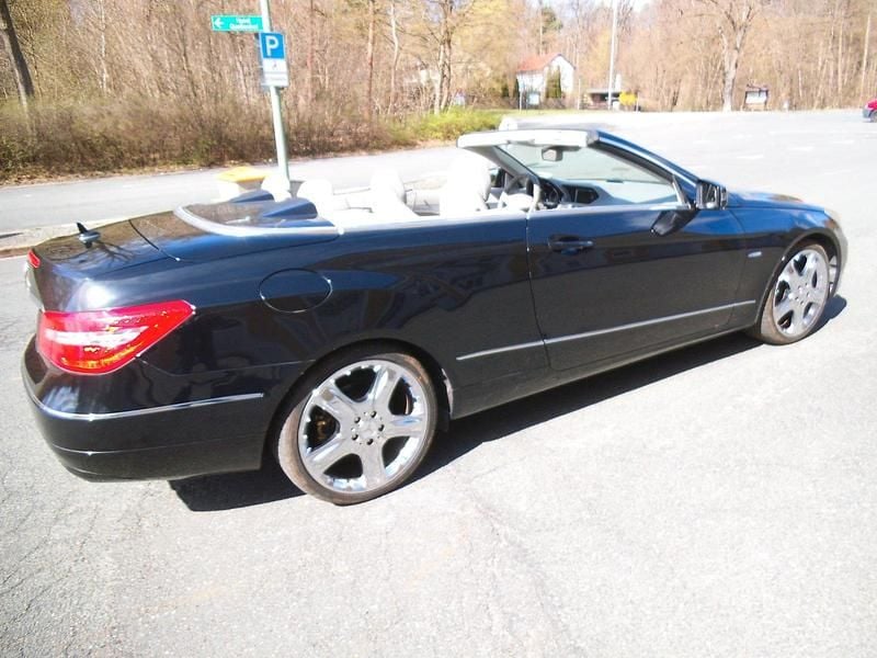Gebraucht Mercedes E200 Elegance 184 PS (135 kW) 2010 Schwarz Cabrio