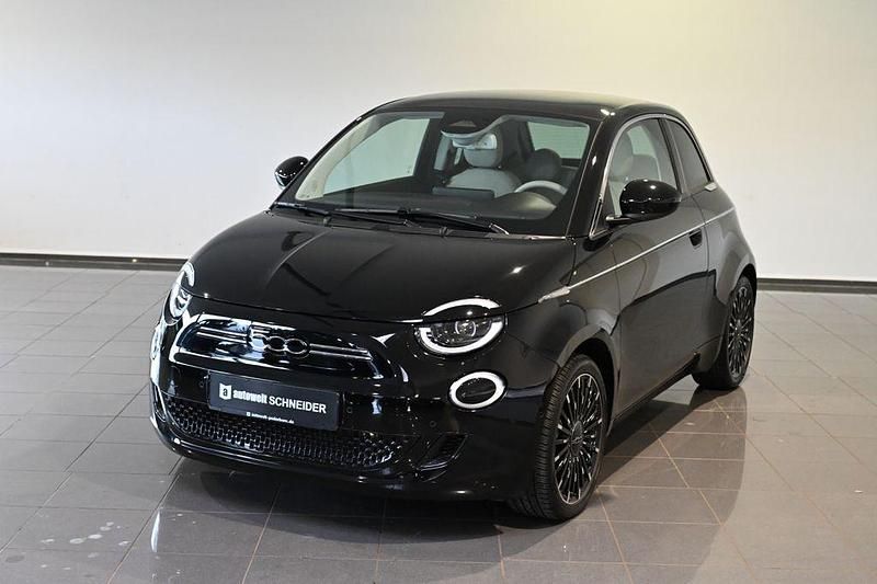 Schwarz onyx schwarz Gebraucht 2023 Fiat 500e La Prima Limousine | 21.750 € (Fairer Preis) - Bild 1/4