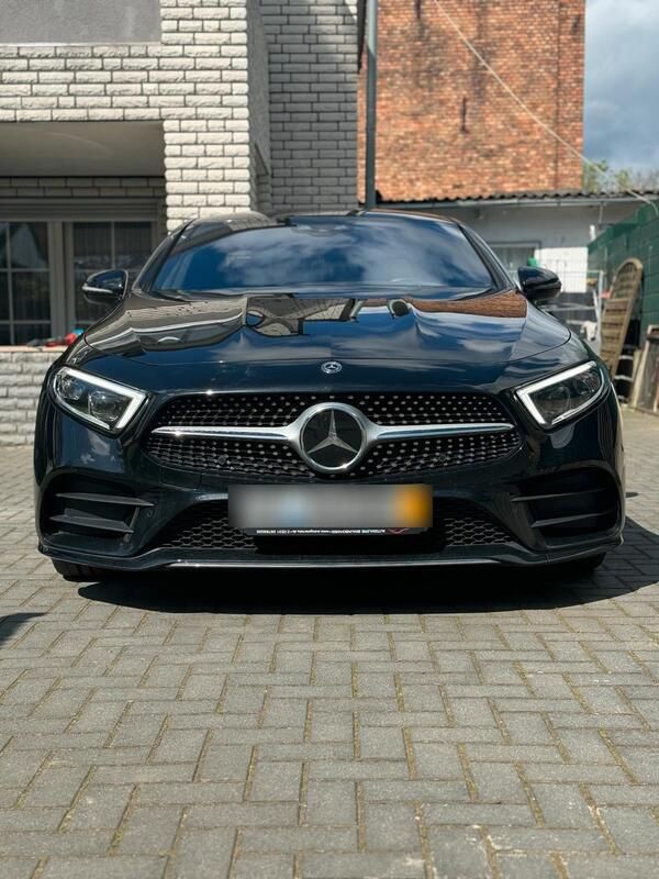 Schwarz Gebraucht 2018 Mercedes CLS300 AMG line Limousine | 47.990 € (Teuer) - Bild 1/4