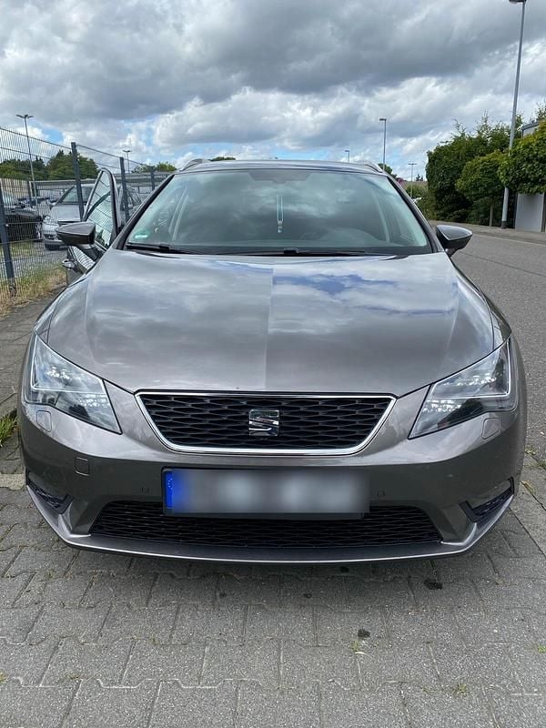 Grau Gebraucht 2016 Seat Leon Kombi | 6.700 € (Superpreis) - Bild 1/4