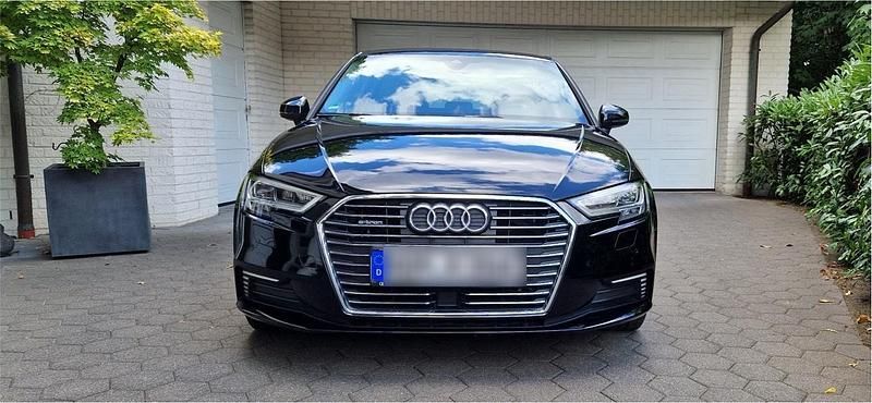 Schwarz Gebraucht 2017 Audi A3 Sportback e-tron Limousine | 17.600 € (Fairer Preis) - Bild 1/4