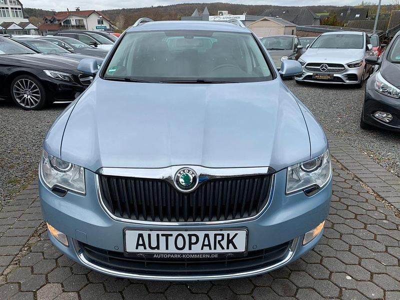 Gebraucht Skoda Superb Elegance 170 PS (125 kW) 2011 Blau Kombi
