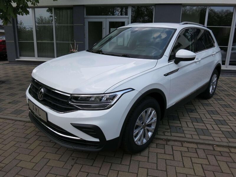 Pure white Gebraucht 2022 VW Tiguan Life SUV | 34.490 € (Teuer) - Bild 1/4