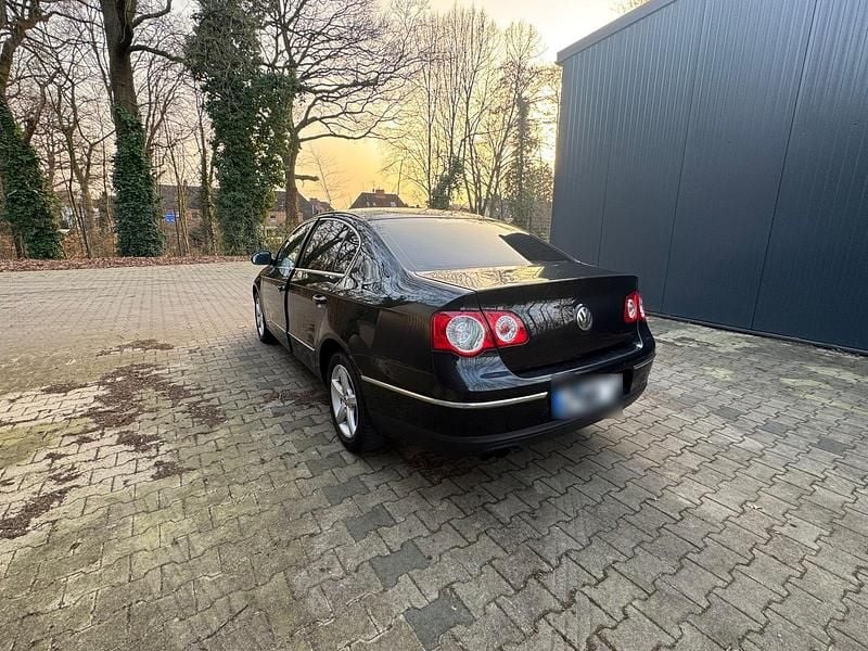 Gebraucht VW Passat 140 PS (102 kW) 2010 Schwarz Limousine