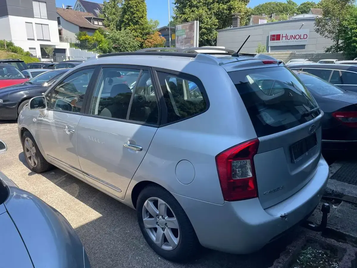 Gebraucht Kia Carens LX 144 PS (105 kW) 2006 Fine silver Van / Kleinbus