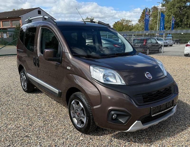 Braun Gebraucht 2017 Fiat Qubo Trekking Van / Kleinbus | 7.990 € (Fairer Preis) - Bild 1/4