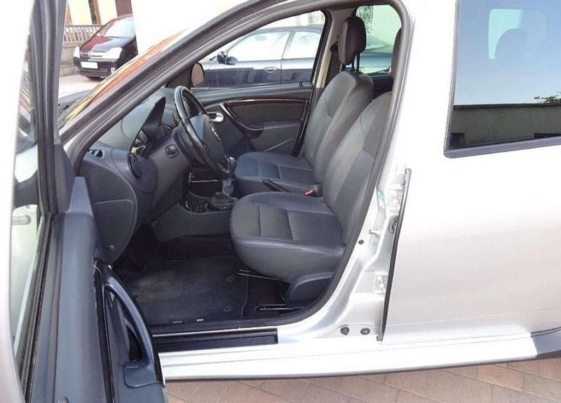 Silber Gebraucht 2011 Dacia Duster Prestige SUV | 4.999 € (Guter Preis) - Bild 1/4