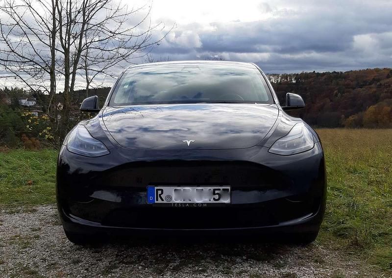 Schwarz Gebraucht 2022 Tesla Model Y RWD SUV | 29.999 € (Fairer Preis) - Bild 1/1
