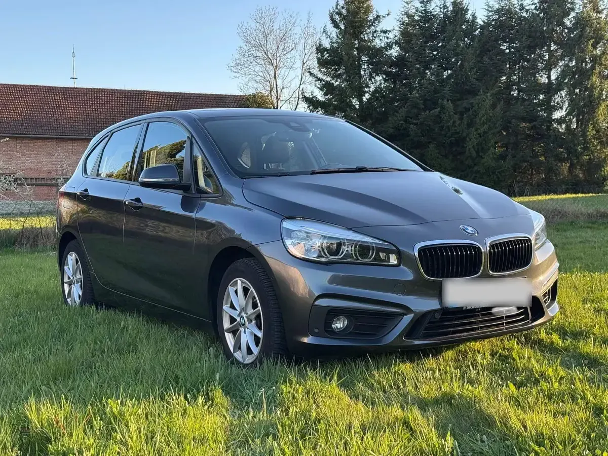 Gebraucht BMW 218 Active Tourer 150 PS (110 kW) 2016 Grau Van / Kleinbus