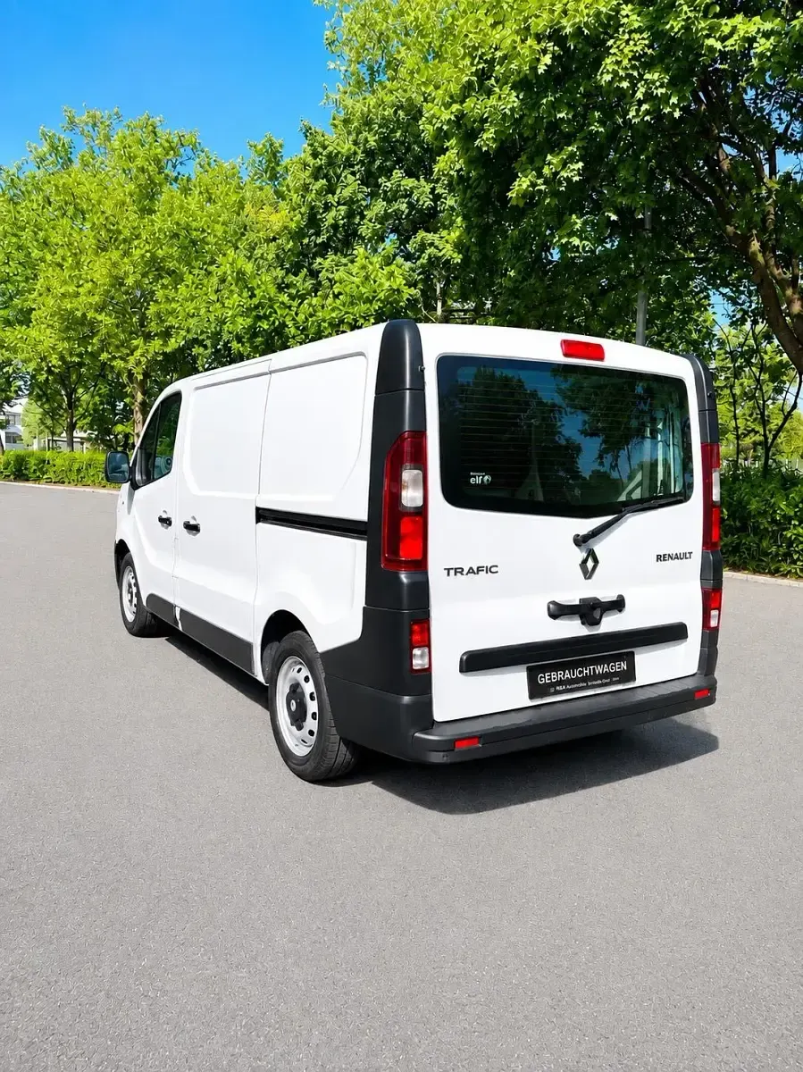 Gebraucht Renault Trafic Komfort 121 PS (88 kW) 2019 Weiß Van / Kleinbus