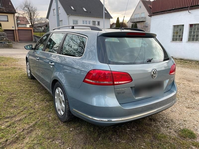 Gebraucht VW Passat 170 PS (125 kW) 2012 Blau Kombi