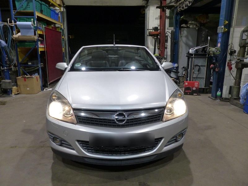 Silber Gebraucht 2007 Opel Astra Cabriolet Cabrio | 2.950 € (Fairer Preis) - Bild 1/4