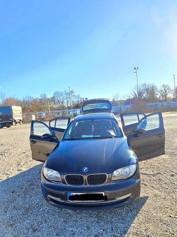 Gebraucht BMW 116 122 PS (89 kW) 2007 Schwarz Kleinwagen