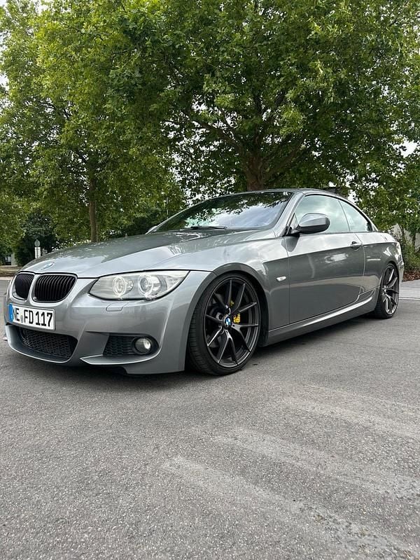 Grau Gebraucht 2012 BMW 330 Cabriolet Comfort Edition Cabrio | 14.999 € (Etwas zu teuer) - Bild 1/4