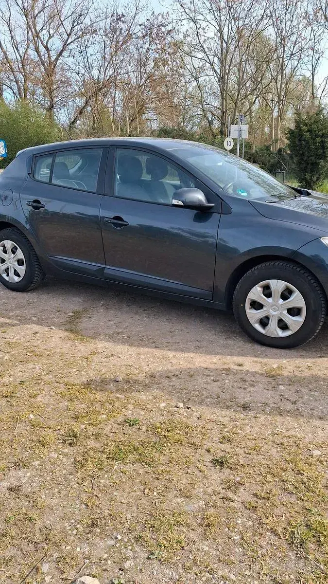 Gebraucht Renault Mégane 110 PS (80 kW) 2010 Grau Limousine