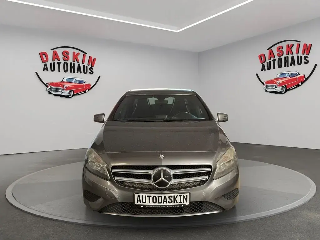 Gebraucht Mercedes A180 109 PS (80 kW) 2013 Mountaingrau  met. Kleinwagen