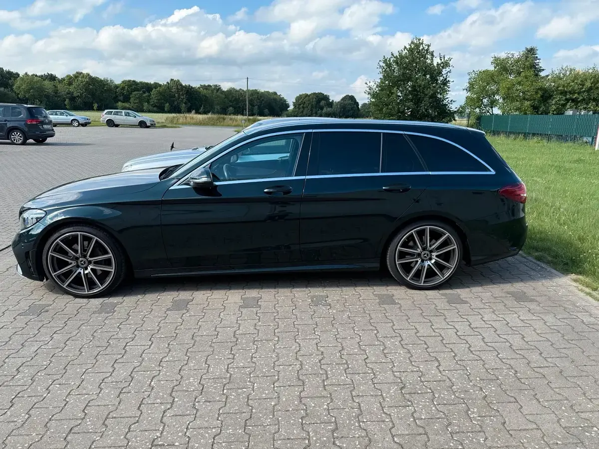 Second-hand Mercedes C220 AMG 194 CP (142 kW) 2018 Verde Break