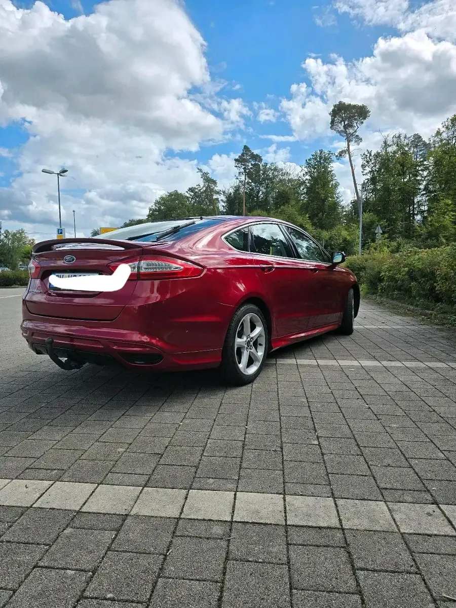 Używany Ford Mondeo Titanium 163 KM (119 kW) 2016 Czerwony Sedan/Limuzyna