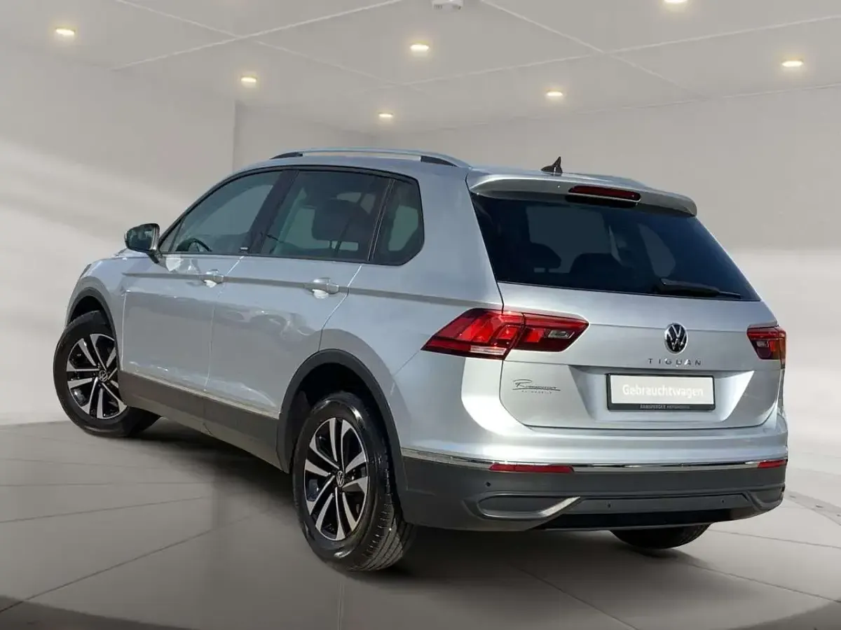 Gebraucht VW Tiguan Life 131 PS (96 kW) 2020 Silber SUV