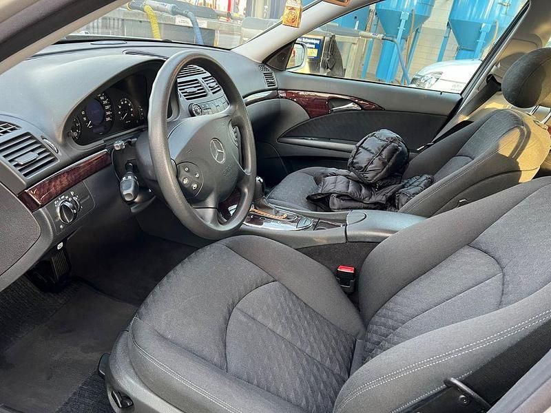 Gebraucht Mercedes E240 Elegance 177 PS (130 kW) 2003 Silber Limousine