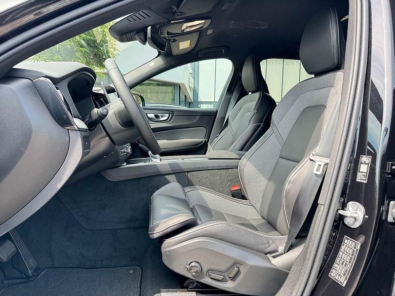 Gebraucht Volvo XC60 Plus 250 PS (183 kW) 2025 Schwarz SUV