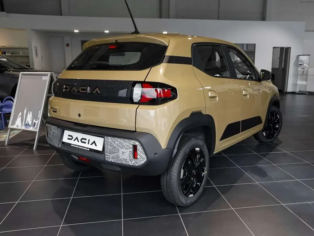 Używany Dacia Spring Extreme 47 kW (65 KM) 2025 Beżowy Hatchback